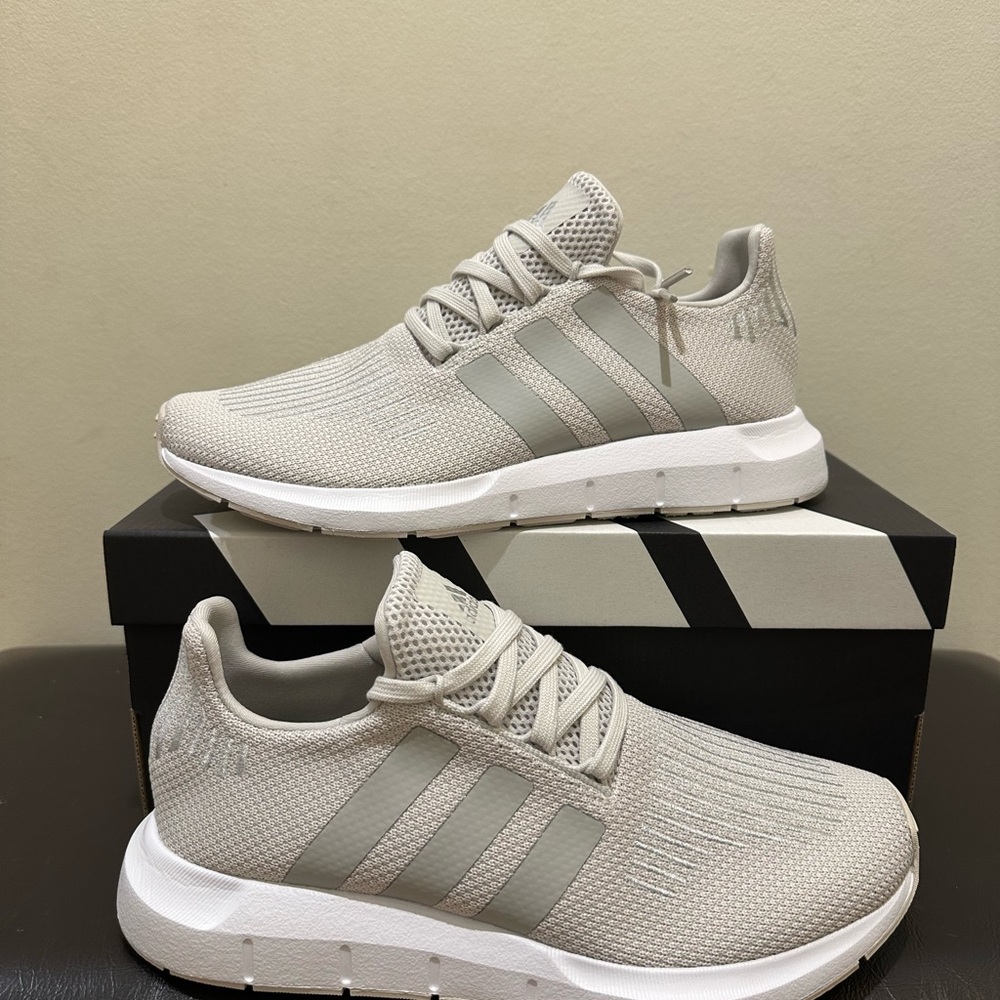 NIB Women Adidas Swift Run 1.0 Running Shoes Grey/ Silver Metal ID0108 - Picture 4 of 7